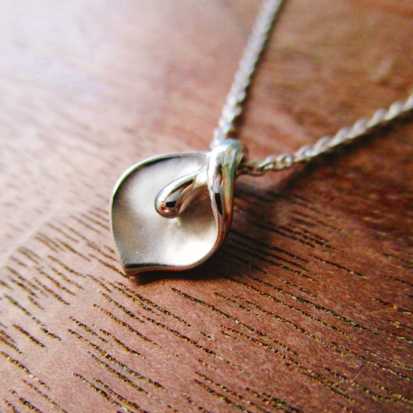 シルバー 花型ペンダント ネックレス