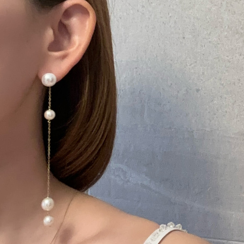 Lira(リラ) 淡水パールホワイトフラワーバロックピアス