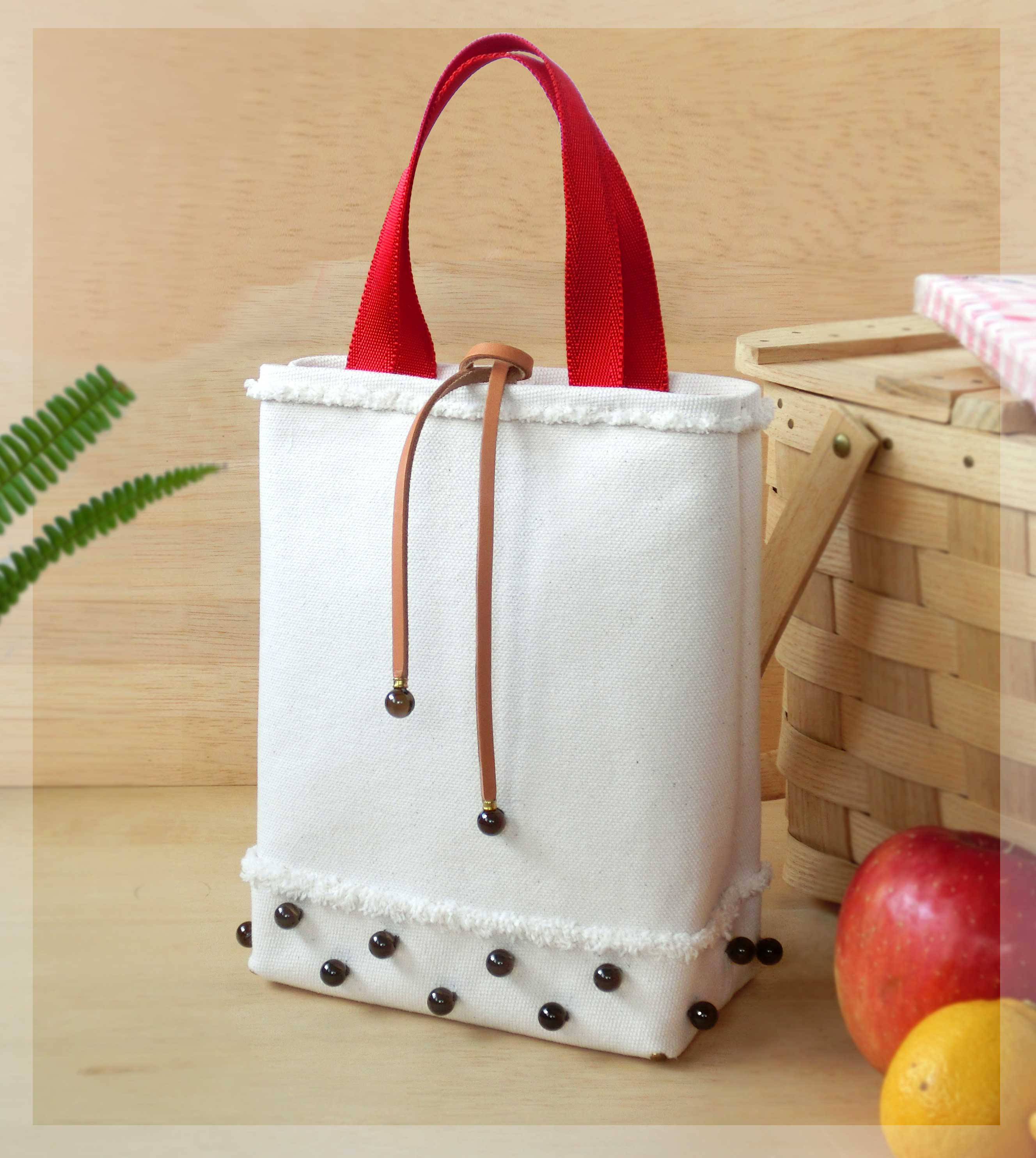ドットビーズの楽しいお出かけトートバッグ　ちょうどいいサイズ　6号帆布　赤