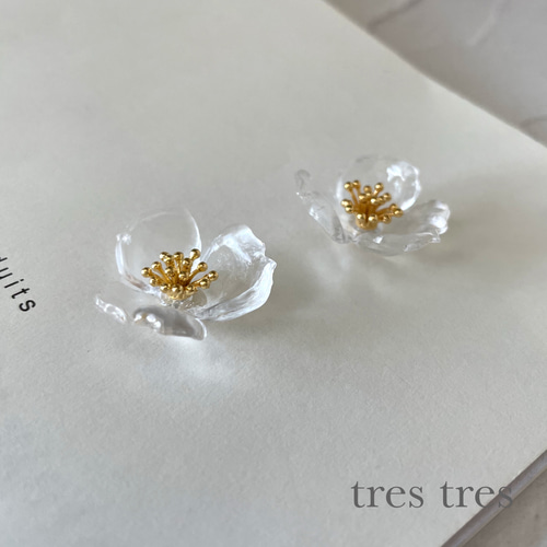 ゴールド◇クリアフラワーのピアス/イヤリング◇春 夏 涼しげ 透明