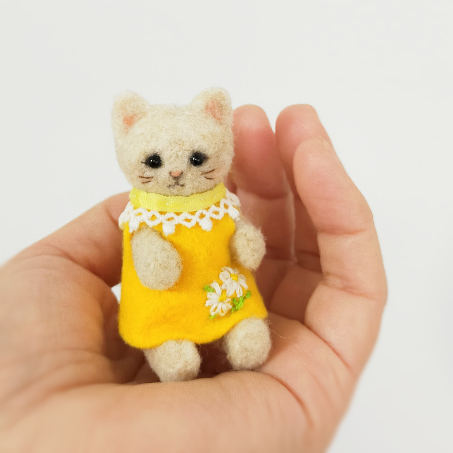 テディベア風猫人形(オートミール)羊毛フェルト・ドールハウスに