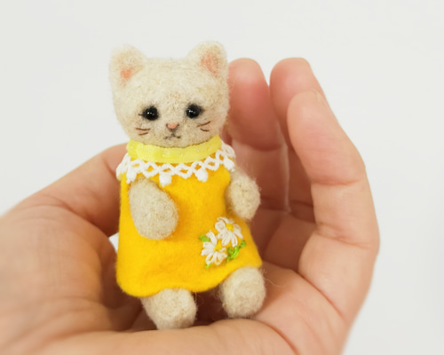 テディベア風猫人形(オートミール)羊毛フェルト・ドールハウスに