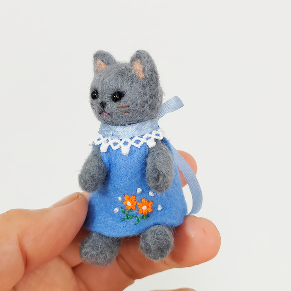 テディベア風猫人形(ロシアンブルー)・羊毛フェルト・ドールハウスにドールのお友達に！猫の日2024 2枚目の画像