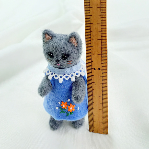 テディベア風猫人形(ロシアンブルー)・羊毛フェルト・ドールハウスにドールのお友達に！猫の日2024 5枚目の画像