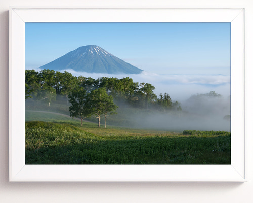 A4可能】雲海晴れ、朝霧と羊蹄山・北海道風景写真 写真・グラフィック