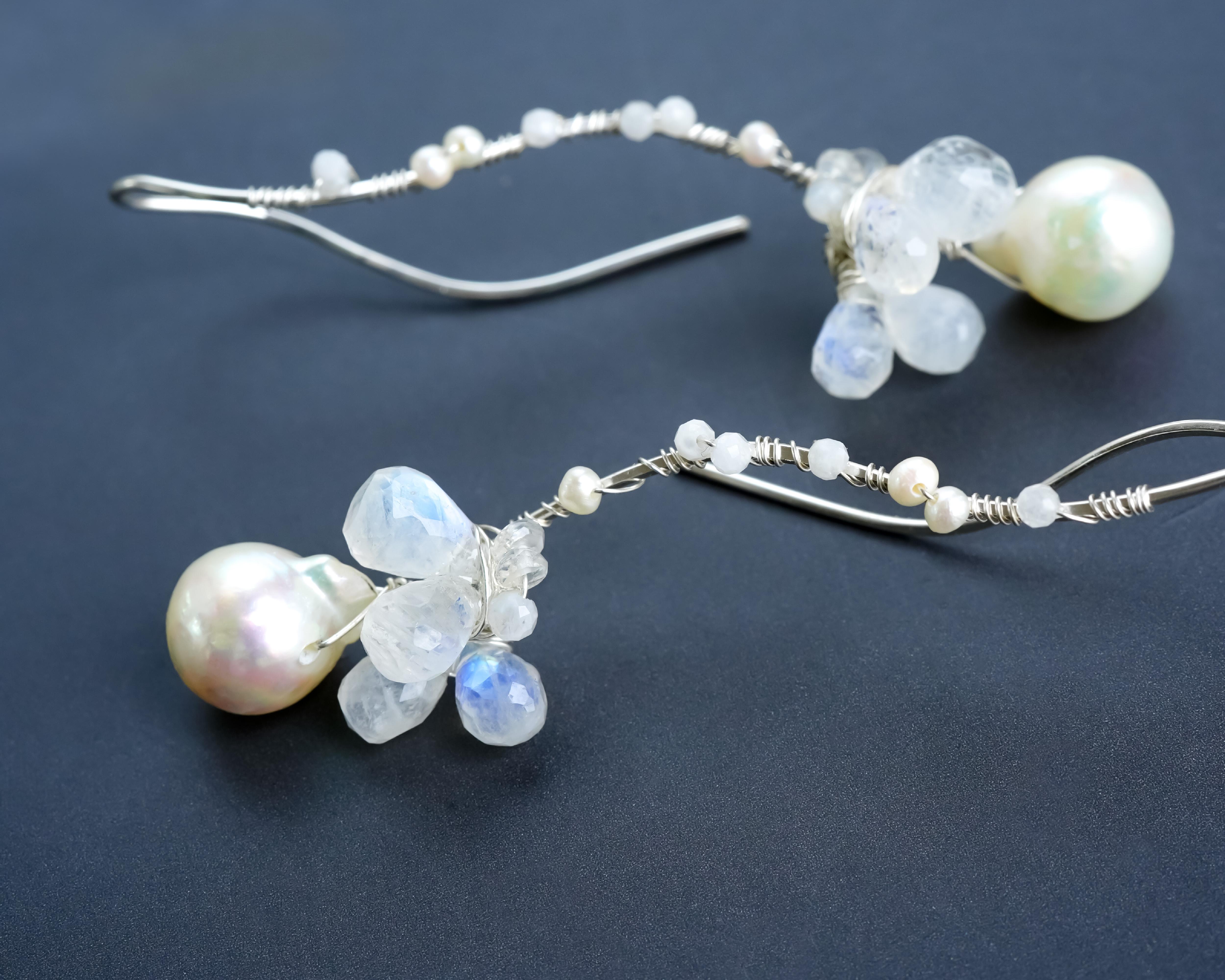 ムーンストーンとあこやパールのロングピアス Sterling silver