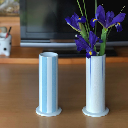 ウランガラス花瓶 (青＆透明のストライプ模様) ウランガラス花瓶 (青＆透明のストライプ模様) ウランガラス花瓶
