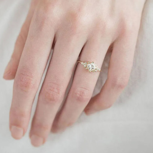 MR31】エレガントなスクエアCZダイヤモンドリング ～華やかで繊細な