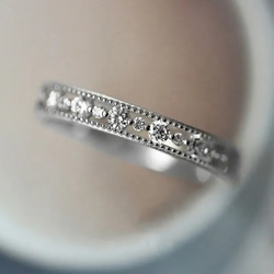 【MR12】華奢な透かしレースの指輪／pt900仕上げ仕上げ　キラキラCZダイヤモンド　重ね付けに 1枚目の画像