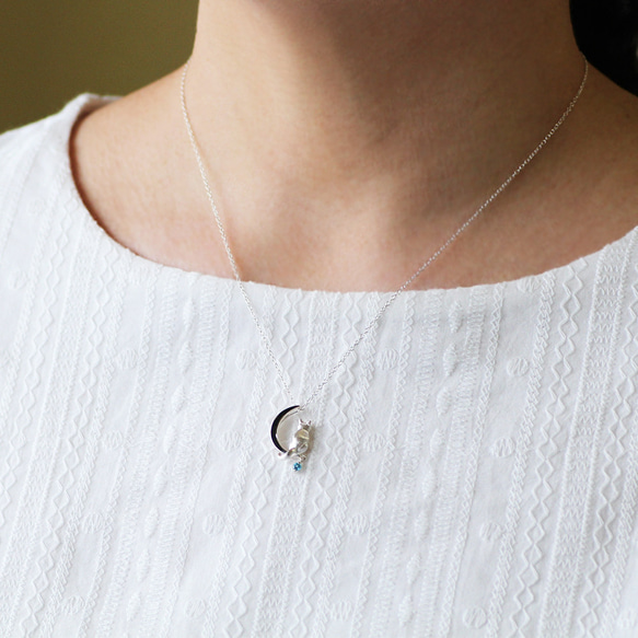 月と猫のシルバーペンダント（ブルートパーズ） 4枚目の画像