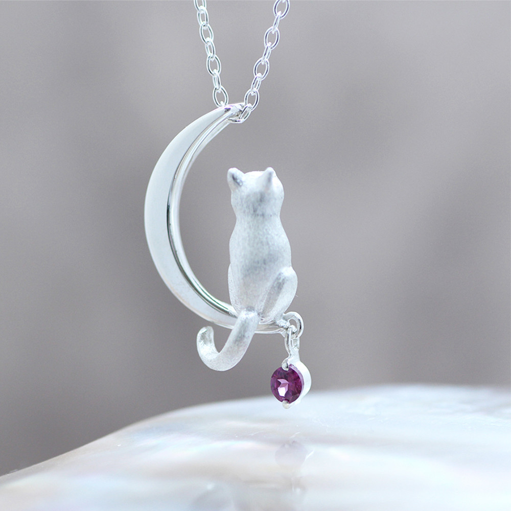 月と猫のシルバーペンダント（ロードライトガーネット）