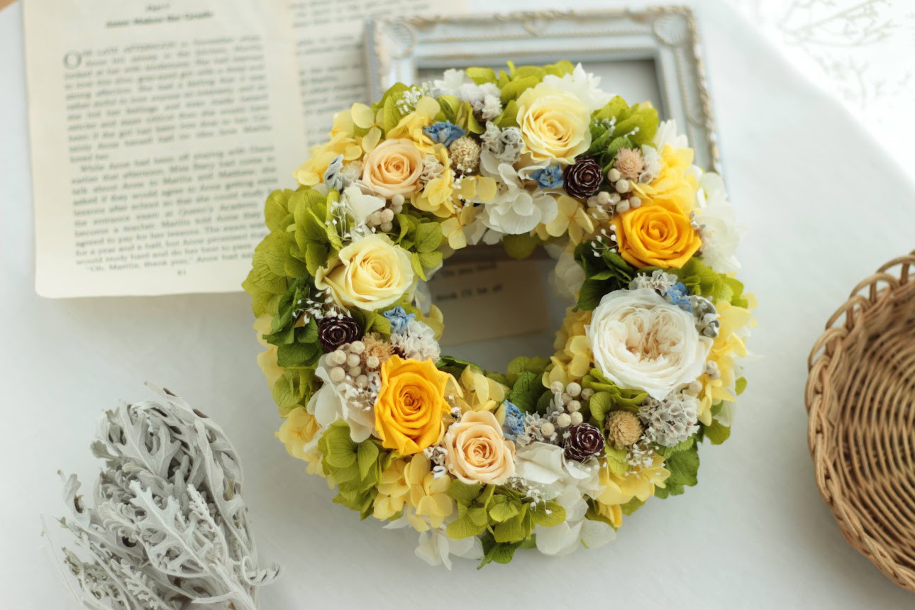 ☆ギフトに☆《受注生産品》 20cm プリザーブドフラワーリース　明るいイエローカラー　リースBOX付