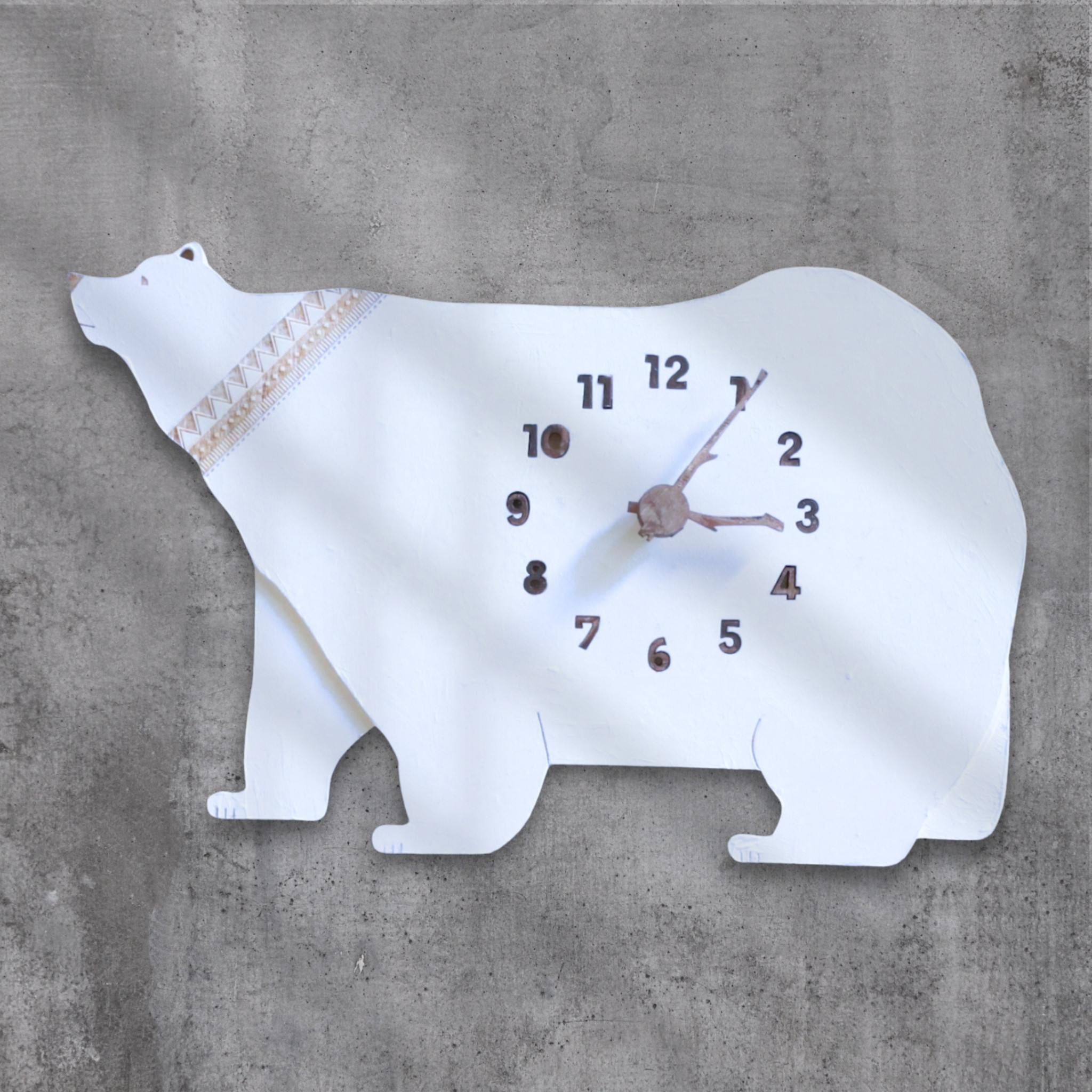 【絶滅危惧種を想う】エスニックパターンもたのしいシロクマ 時計 掛け時計 木製時計