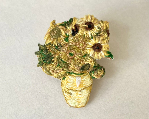 ゴッホ「ひまわり」の手刺繍ブローチ ブローチ TETTENETTE(矢田文子