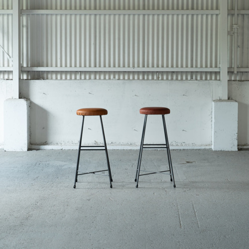 【ほぼ新品】アンティーク スツール アイアン soco ほぼ新品】アンティーク スツール アイアン soco ほぼ新品