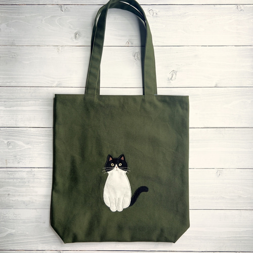 おすわりネコのアップリケ オリーブのトートバック 白と黒のねこ