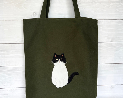 おすわりネコのアップリケ オリーブのトートバック 白と黒のねこ