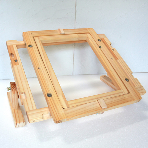 エディ刺繍台セット（A4サイズ刺繍枠と傾斜式スタンドのセット