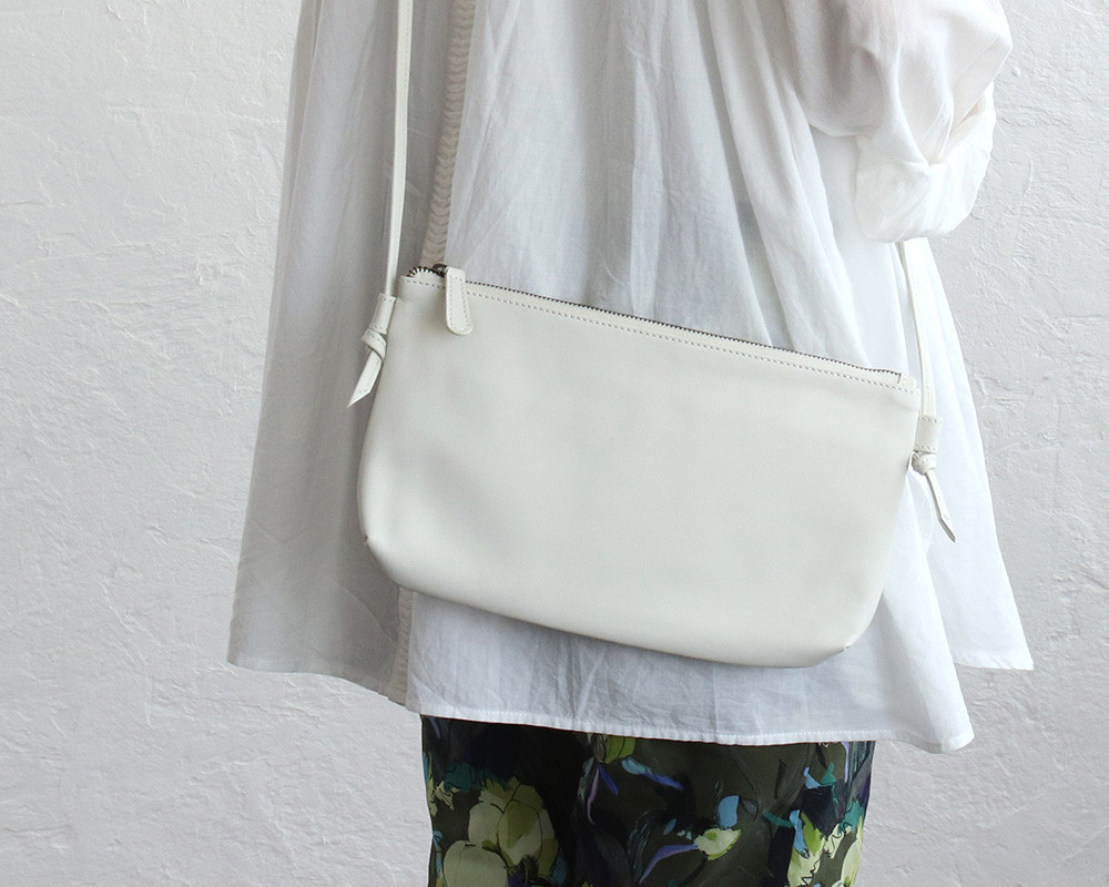 ショルダーバッグ・ポシェット [NICEGHOSTCLUB]FFATS SACOCHE BAG_WHITE(NG2ESUAB44A) [NICEGHOSTCLUB]FFATS SACOCHE BAG_WHITE(NG2ESUAB44A) ショルダーバッグ・ポシェット