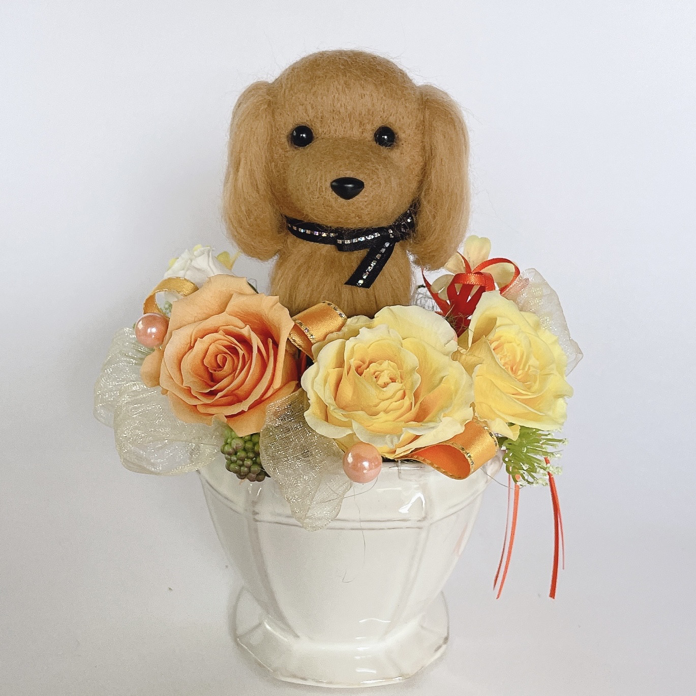 ダックスロング(茶)のプリザーブドフラワーアレンジメント(イエロー)　犬　母の日