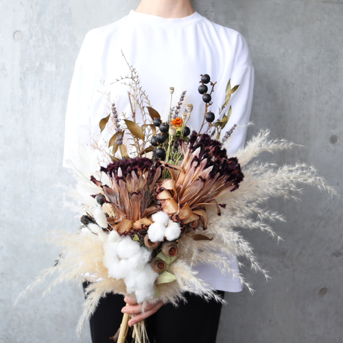 大人気】プロテアとパンパスやコットンを束ねたのおしゃれ花嫁のブーケ