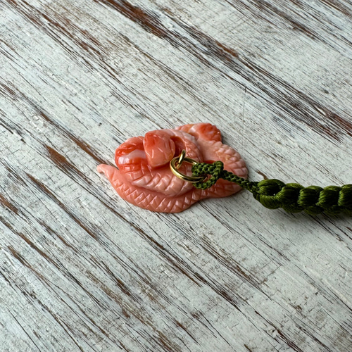 再販】巳年・蛇…モモイロサンゴのへび根付 その他アクセサリー