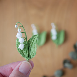 刺繍糸で編んだすずらんのピンブローチ(受注制作、フォーマル、お花モチーフ、鈴蘭、四季折々) 11枚目の画像