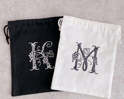 オーダー商品 イニシャル お名前刺繍入り給食袋 巾着袋 持ち