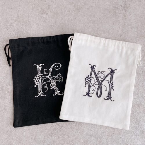 匿名様　オーダー商品 巾着袋】【オーダー】アルファベット 刺繍 イニシャル 白 黒 母の日