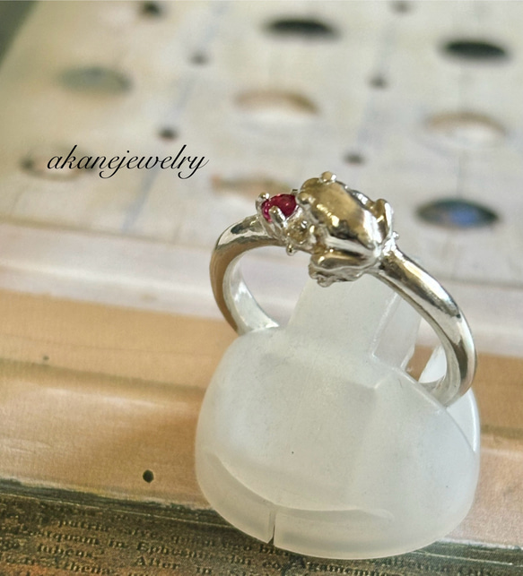 7月のカエル　ルビーと小さなカエルの指輪 1枚目の画像