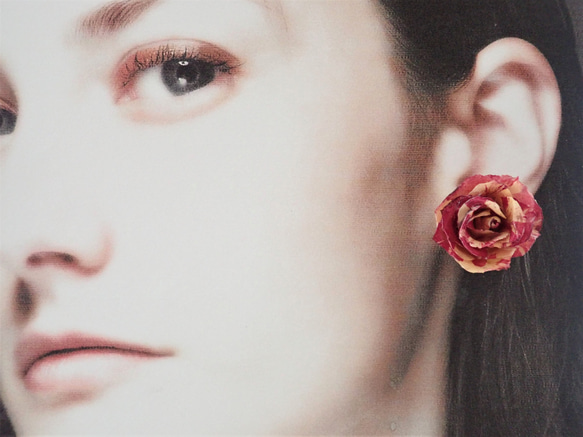 特集揭載　Rosemellia　玫瑰乾燥花　樹脂加工耳環　珍珠後耳扣　❊空郵台灣5-7天 第5張的照片