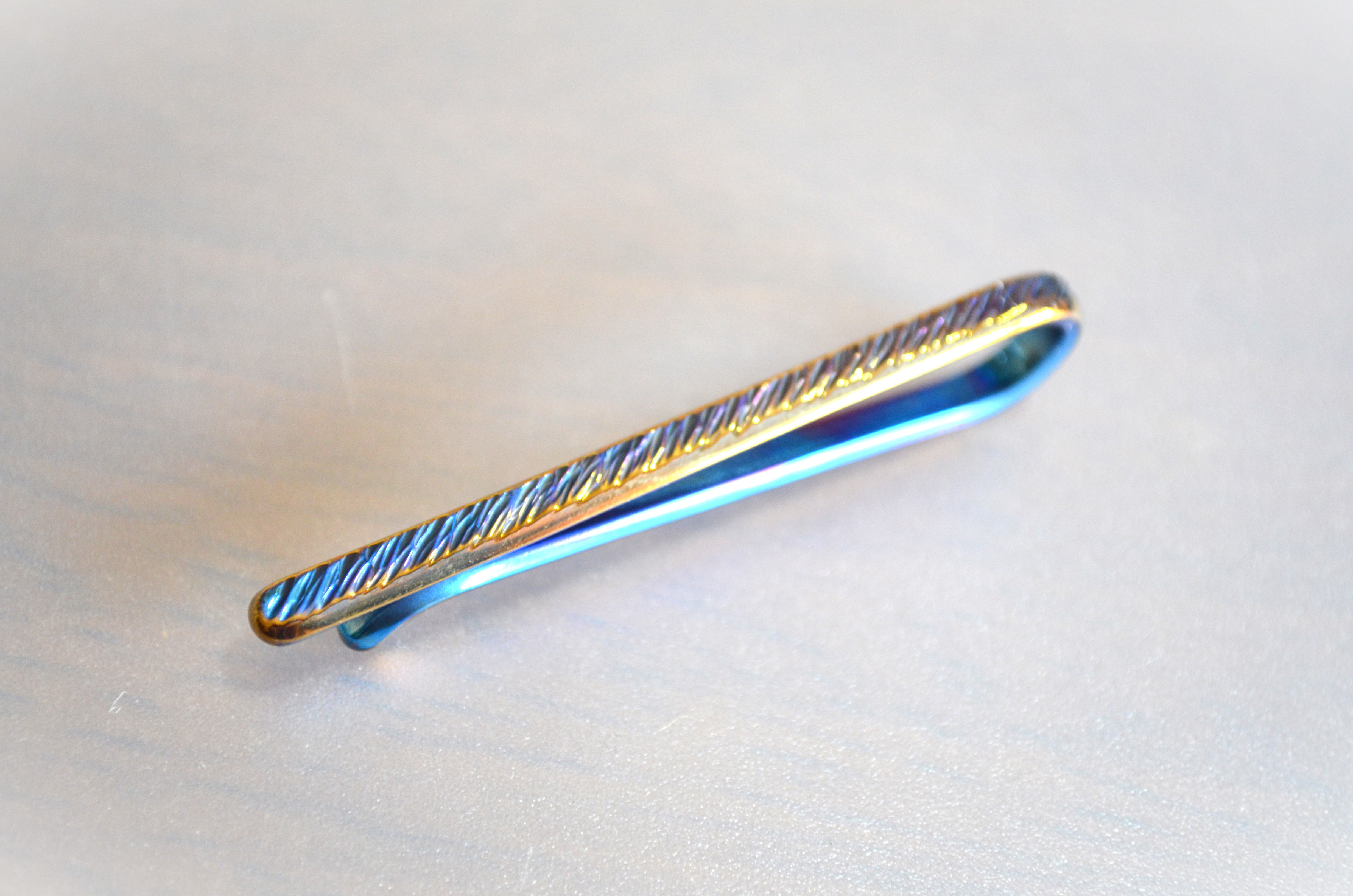 Titanium tie bar・鍛造純チタンネクタイピン・鎚目できらきら惑わせる・受注生産
