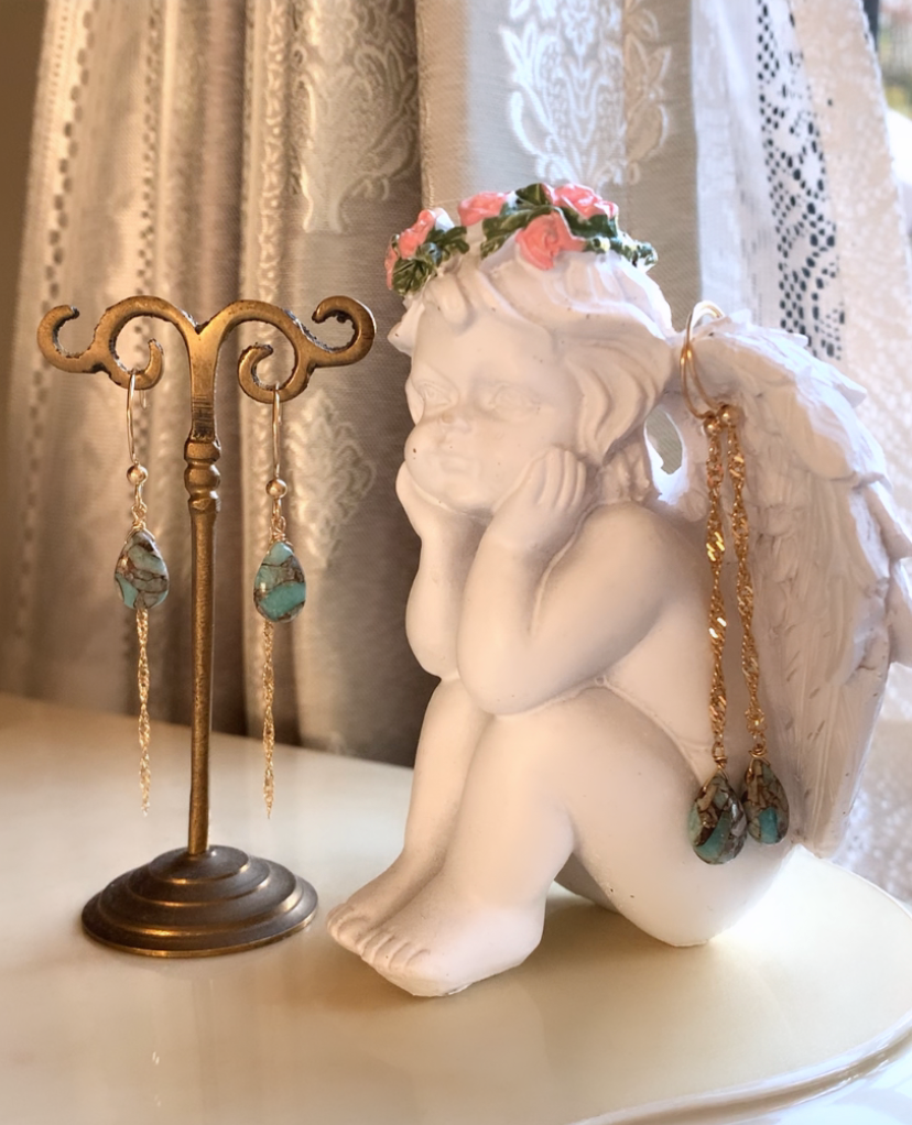 白い花のガラスのハートピアス-ネオジウム Ω ピアス