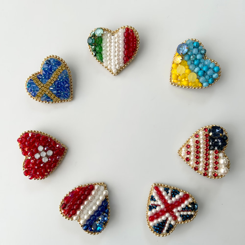世界をハートに☆国旗のビーズ刺繍ブローチ ブローチ beads syurippi 