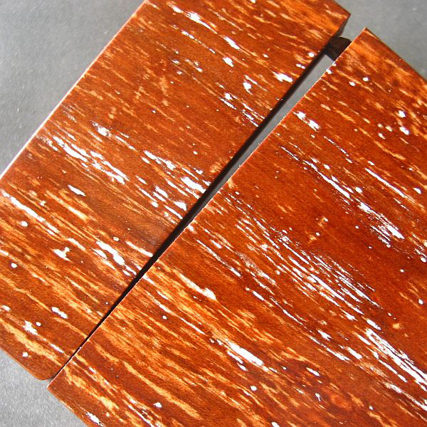 【桜】 木製名刺入れ　染井吉野の花吹雪模様が美しい 【即日発送】