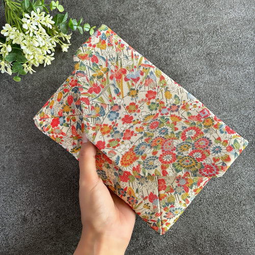 うさ／御朱印帳入れ、数寄屋袋 ハンドメイド うさぎと花柄 数寄屋袋 ご朱印帳入れ 御朱印帳