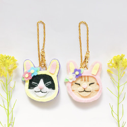 完成品一点物【おねむねこバッグチャーム】うさぎ帽のスコちゃん（猫・春・フェルト・刺繍・キーホルダー・入園入学） 3枚目の画像