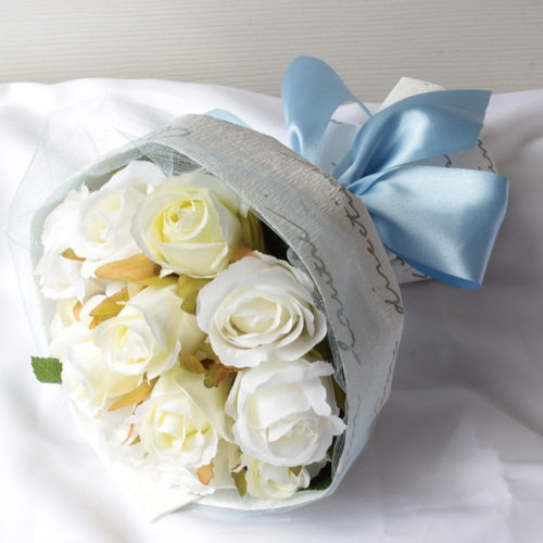 特集掲載！ダズンローズブーケ～幸せが訪れる12輪のバラの花束～ 【12