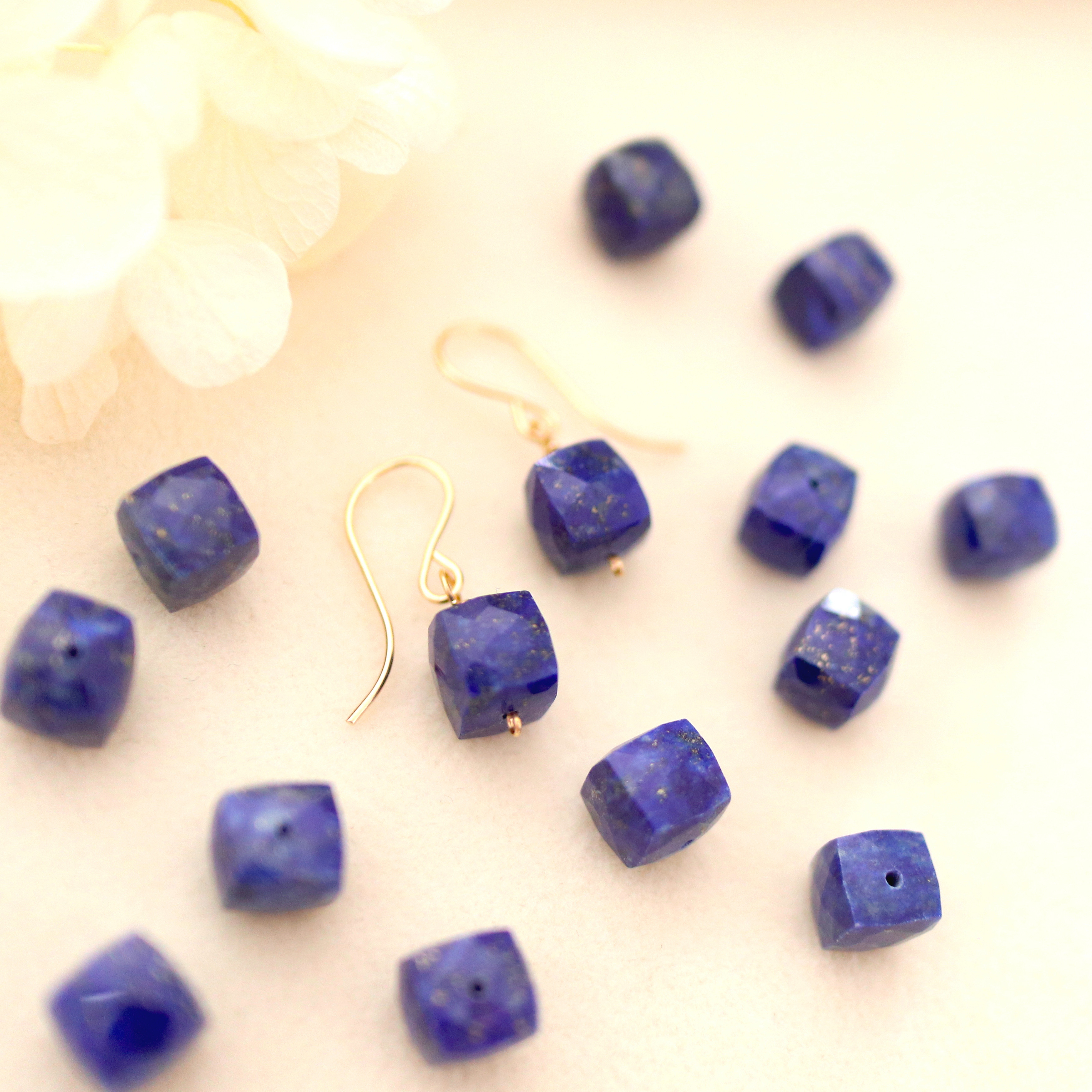 【ピアス・イヤリング】偶然を味方に変える蒼＊ラピスラズリサイコロカット＊14KGF・silver925