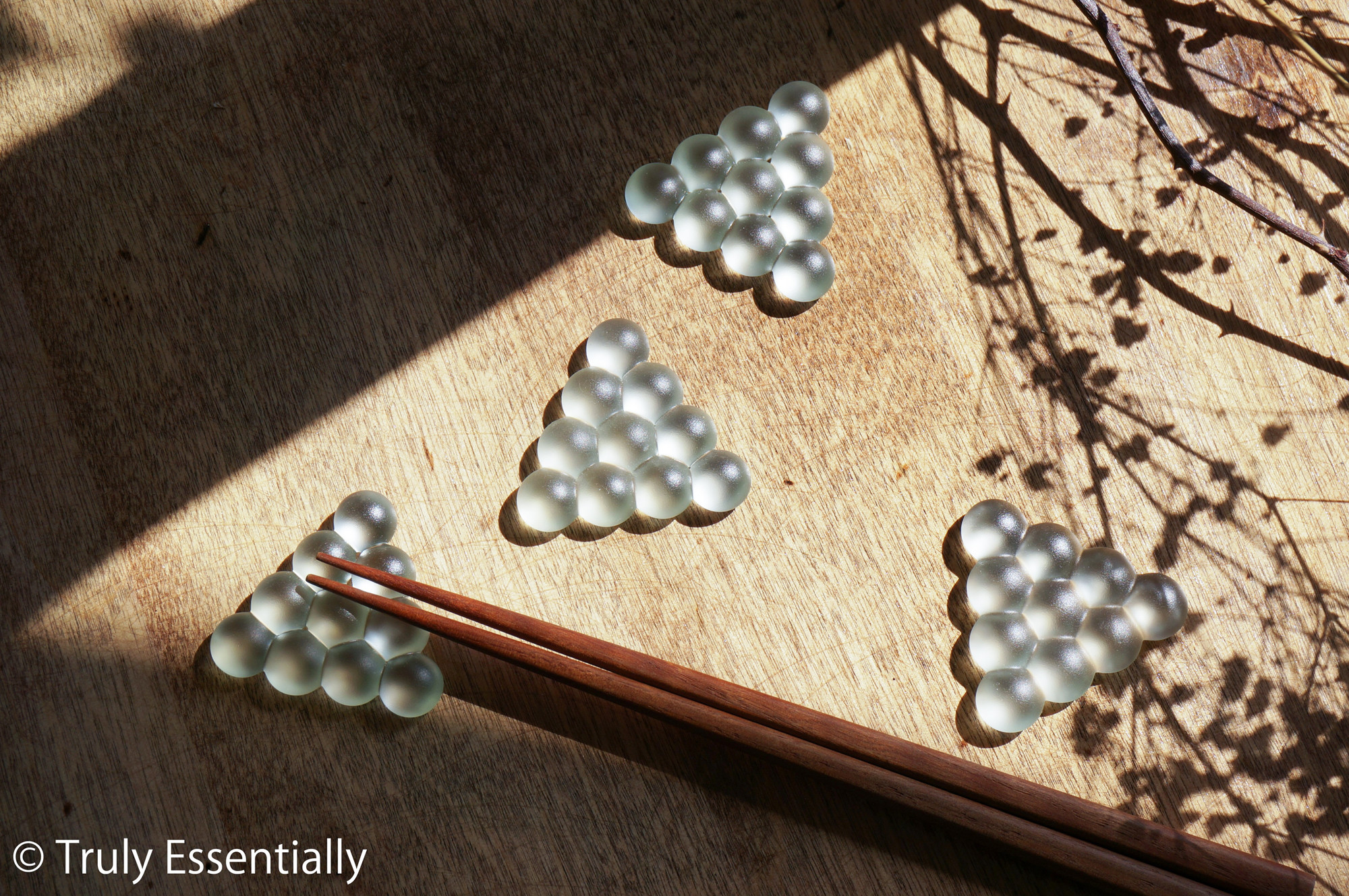 【５点セット】● つや消しガラスの箸置き -「 まるいガラス 」・10 balls ・三角 5,920円