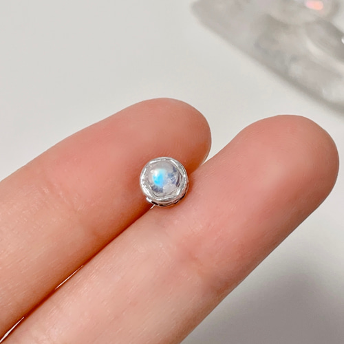 9/30まで出品⭐︎ MHT レインボームーンストーン　ピアス 楽天市場】レインボームーンストーン 大粒 プレーン ピアス 虹色