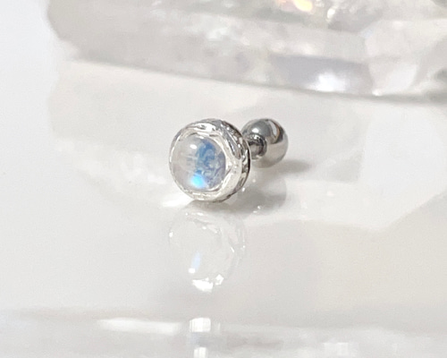 角度によって表情を変える 不思議な石 レインボームーンストーン