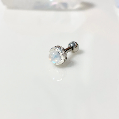 角度によって表情を変える 不思議な石 レインボームーンストーン