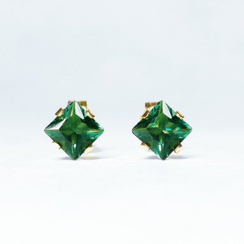 エメラルド18金スクエアスタッドピアス エメラルド18金スクエアスタッドピアス