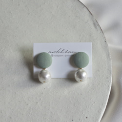 コットンパール大とくすみグリーンくるみボタンのイヤリング/ピアス