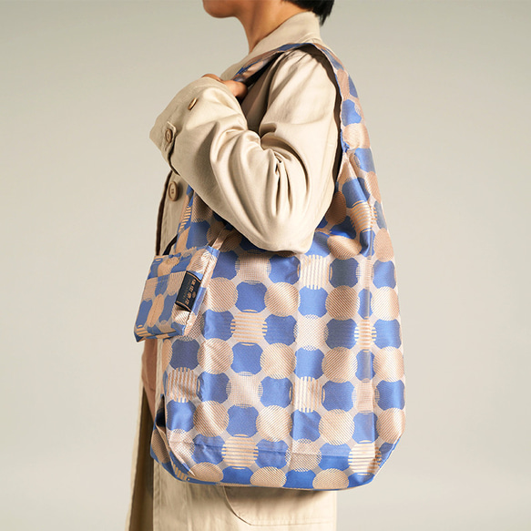 【防水、撥水サブバッグ】Umbrella cloth bagドットコラージュ　ブルー 4枚目の画像