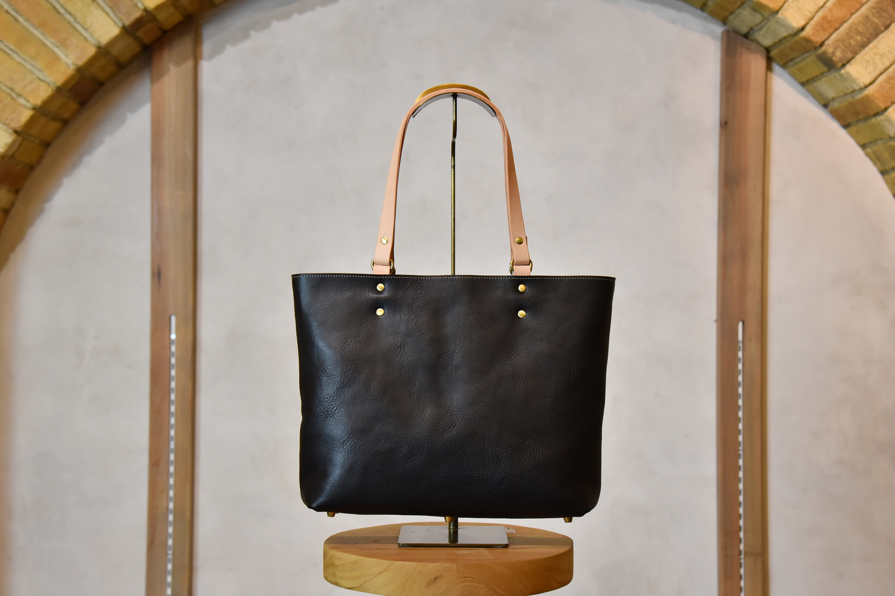 MUDITA HILL｜岡喜近江牛で作ったレザートート ブラック