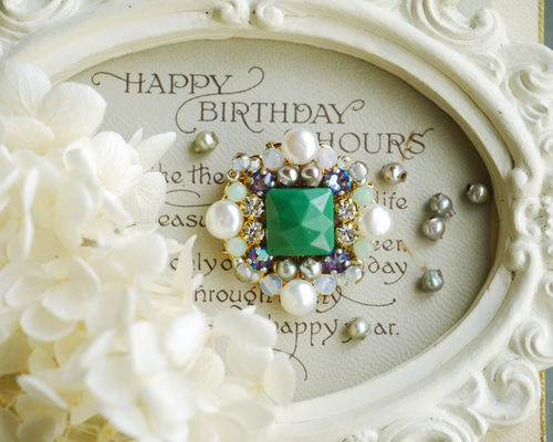 翡翠色のクラシカルビーズブローチ【Creema限定】 ブローチ hiroto