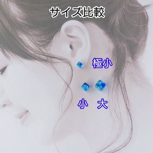 【699】小鳥のピアス／イヤリング／ガラス 透明感のあるブルー ガラス ピアス イヤリング 小ぶり ギフト 涼しげ