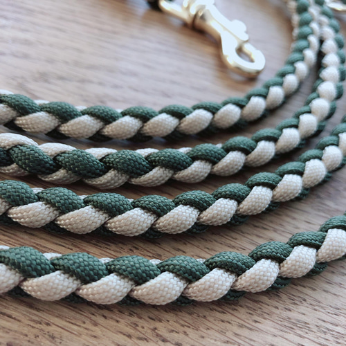 パラコードリード no.4 名入れ&送料無料】4本編みパラコードリードの通販 by